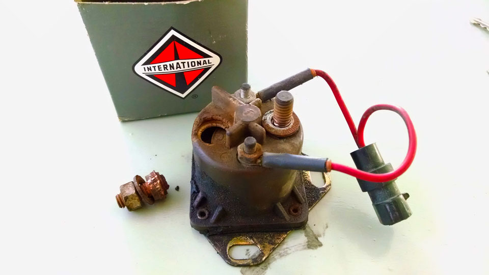 T444e glow plug solenoid assembly